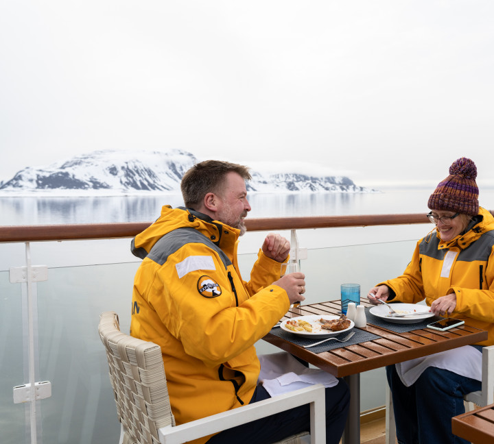 Svalbard in Spring: Sea Ice, Pristine Snow and Wildlife