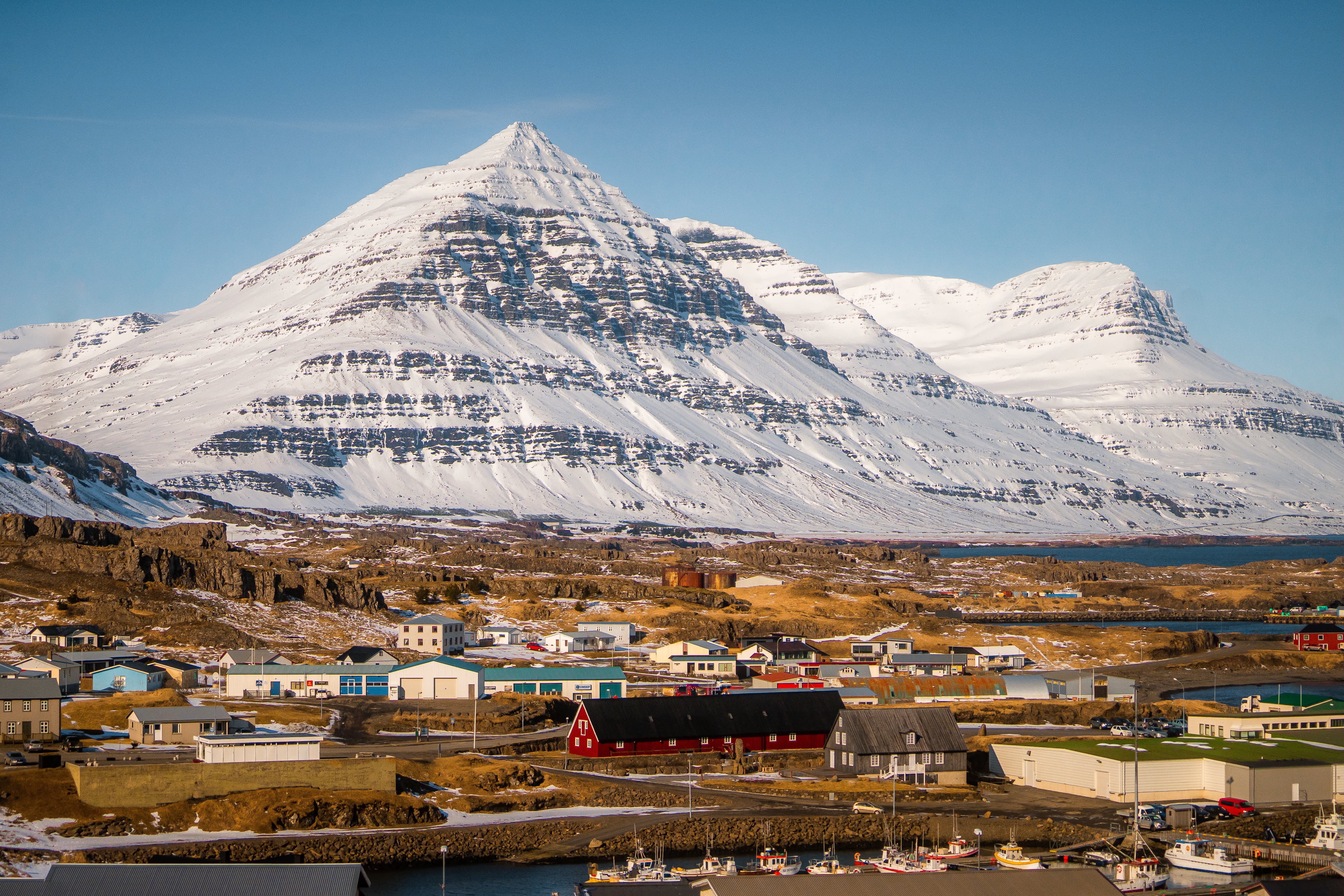 Iceland Circumnavigation: Mountains, Volcanoes and Waterfalls
