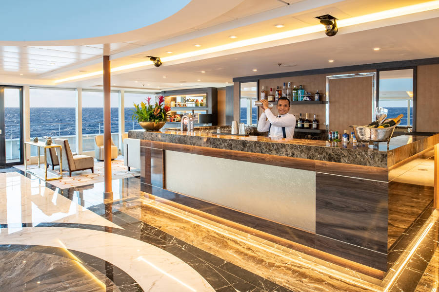 Observation lounge bar