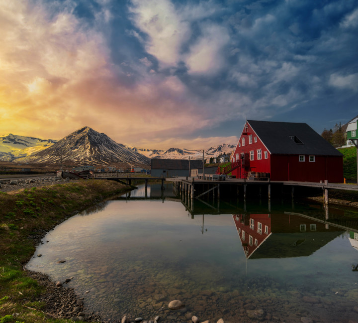 Iceland Circumnavigation: Mountains, Volcanoes and Waterfalls