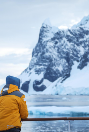 The Lilliehöök Glacier: A Frozen Giant Shaped by Millennia of Arctic Ice 