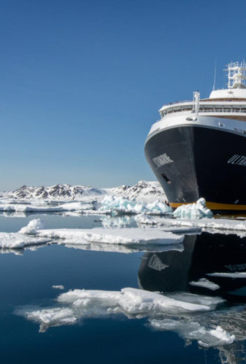 The Lilliehöök Glacier: A Frozen Giant Shaped by Millennia of Arctic Ice 